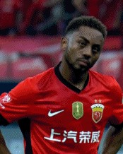 加布里埃尔失点！刘若钒造点 加布里埃尔点球踢飞，海港仍0-0玉昆