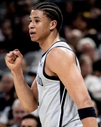 星空体育赛事-卡布：训练时我负责防守文班，我再也不想作为对手和他对位