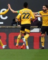 星空体育资讯-【英超】后防集体昏厥，利物浦0比3狼队遭遇4轮不胜