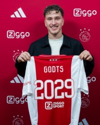 星空体育官网-罗马诺：阿贾克斯前锋戈茨预计今夏转会，多家俱乐部关注球员